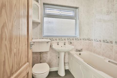 3 bedroom semi-detached bungalow for sale, Grizedale, Hull, HU7 4AY