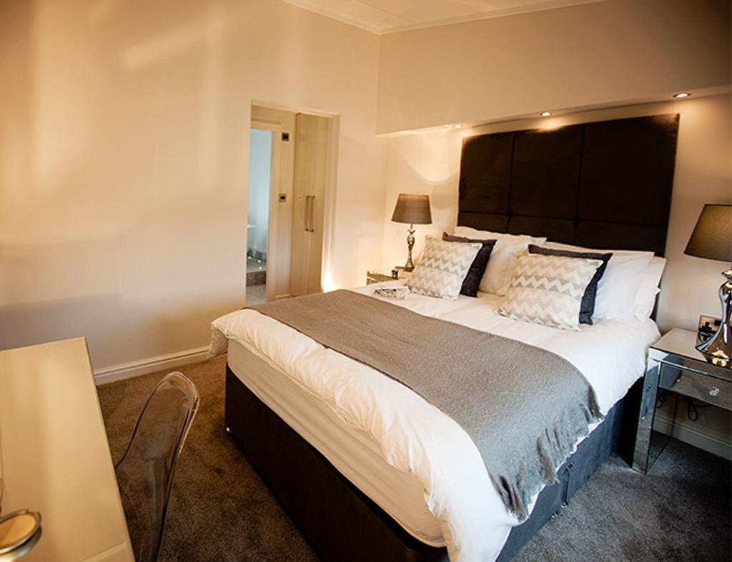 Master Bedroom EXAMPLE