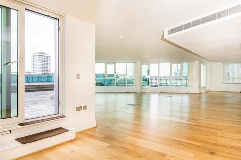 3 bedroom apartment for sale, Kestrel House, St George Wharf, SW8