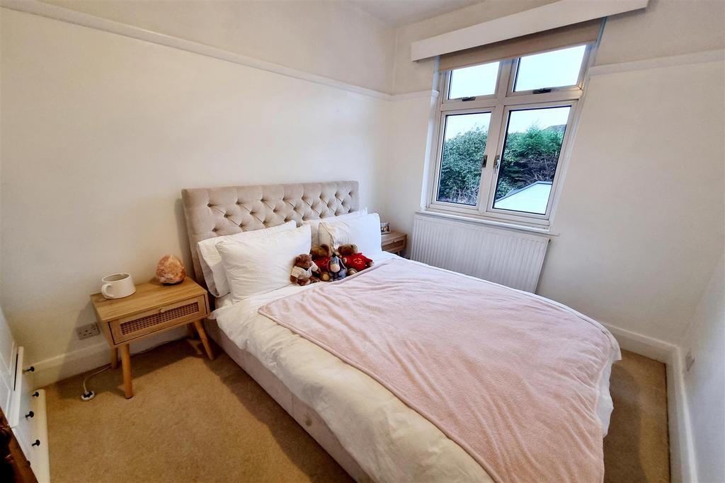 Bedroom 3: