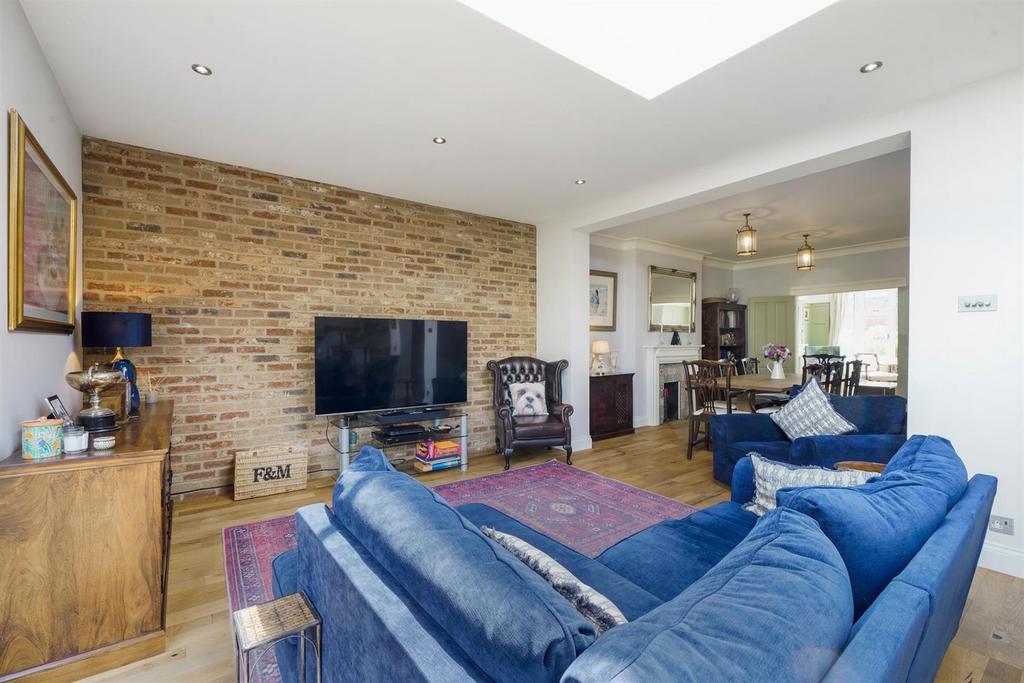 EXTENDED REAR RECEPTION (pic 3)