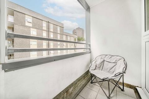 3 bedroom flat for sale, Brisbane Street, London SE5