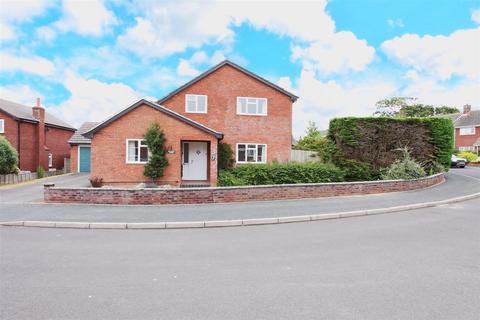 4 bedroom house to rent, 7 Glebe Close, Weymouth