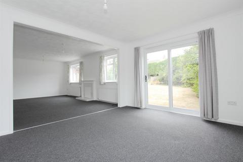 4 bedroom house to rent, 7 Glebe Close, Weymouth