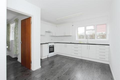 4 bedroom house to rent, 7 Glebe Close, Weymouth