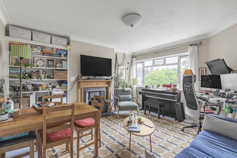 2 bedroom flat for sale, St. Leonards Court, East Sheen, SW14