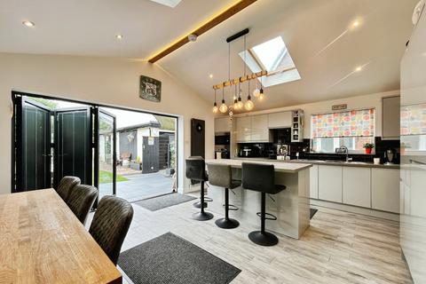 4 bedroom semi-detached house for sale, Beechdale, Cottingham, HU16 4RH