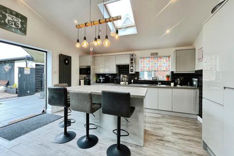 4 bedroom semi-detached house for sale, Beechdale, Cottingham, HU16 4RH