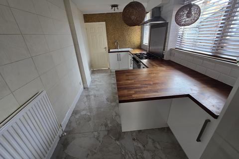 3 bedroom terraced house to rent, Alexandra Road, Wellingborough, Northamptonshire. NN8 1EG
