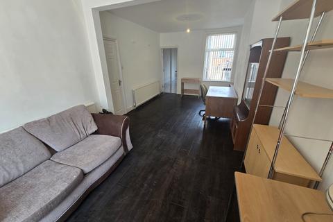 3 bedroom terraced house to rent, Alexandra Road, Wellingborough, Northamptonshire. NN8 1EG