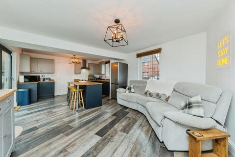 3 bedroom end of terrace house for sale, Nantwich Road, Cheshire CW10