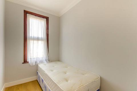 5 bedroom terraced house to rent, Grove Green Road, Leytonstone, London, E11