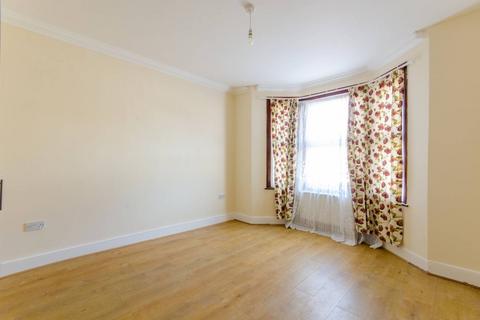 5 bedroom terraced house to rent, Grove Green Road, Leytonstone, London, E11