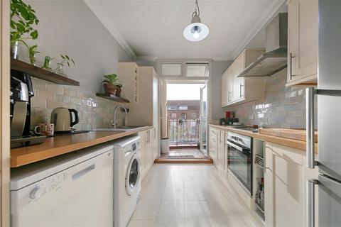 3 bedroom flat for sale, Iron Mill Road, SW18