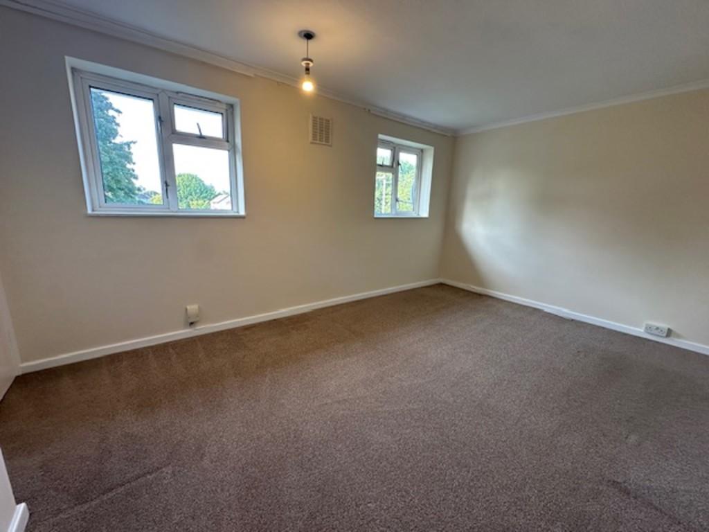 Bedroom 1 photo 2
