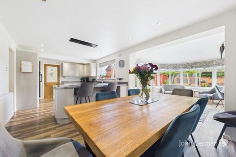 3 Greenfinch Close, Uttoxeter, ST14 8UB