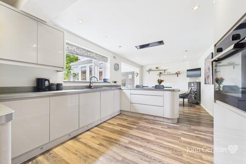 3 Greenfinch Close, Uttoxeter, ST14 8UB