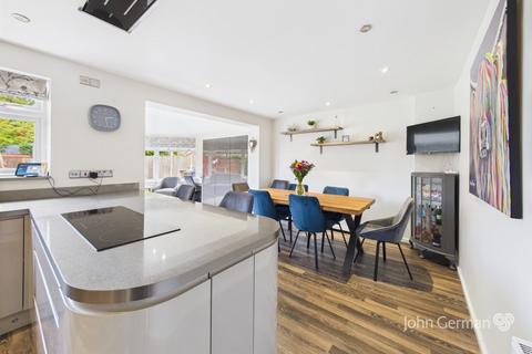 3 Greenfinch Close, Uttoxeter, ST14 8UB