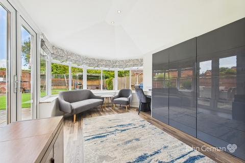 3 Greenfinch Close, Uttoxeter, ST14 8UB