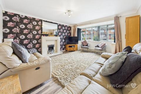 3 Greenfinch Close, Uttoxeter, ST14 8UB