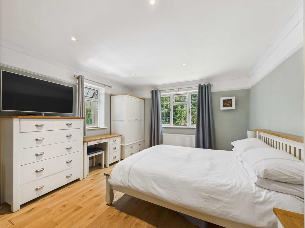 Cam04092 g0 pr0080 still019