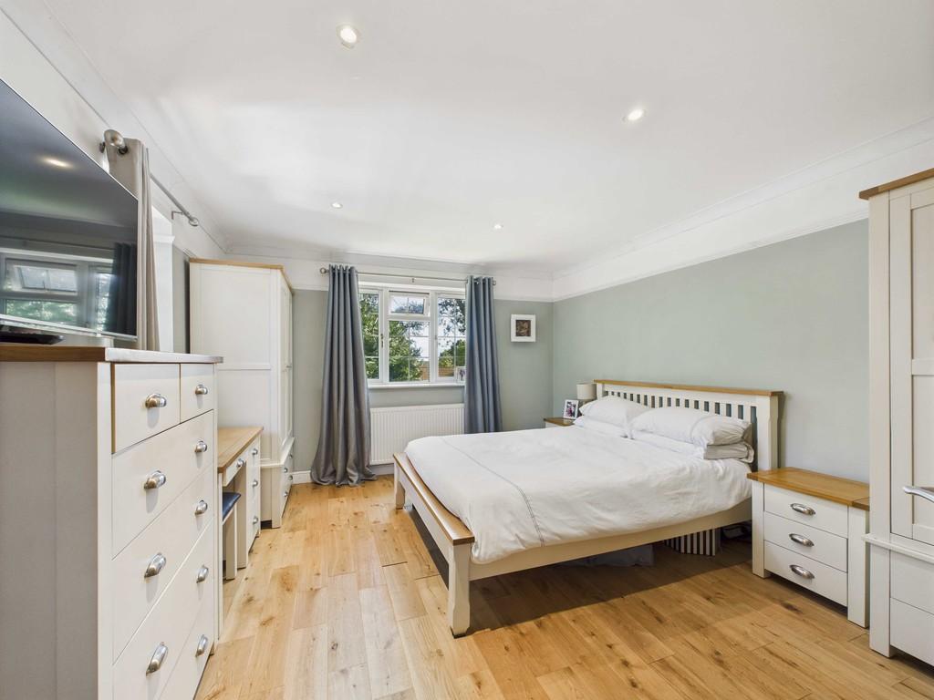 Cam04092 g0 pr0080 still018