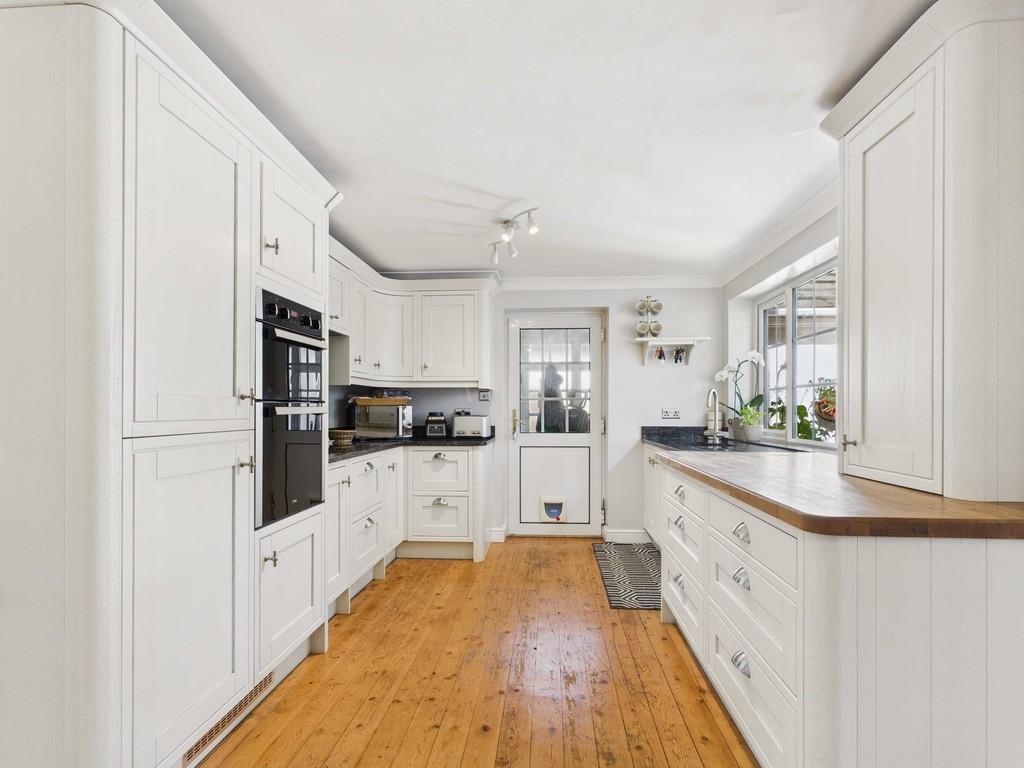 Cam04092 g0 pr0080 still006