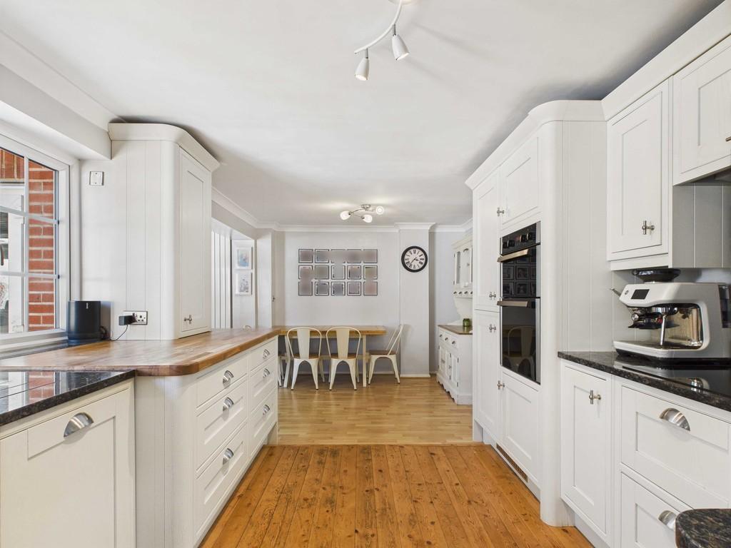 Cam04092 g0 pr0080 still007