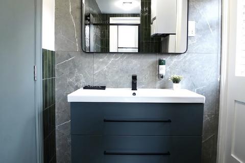 2 bedroom apartment for sale, Cricklewood Lane, London NW2
