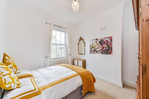 1 bedroom maisonette for sale, Grayshott Road, Battersea, London, SW11