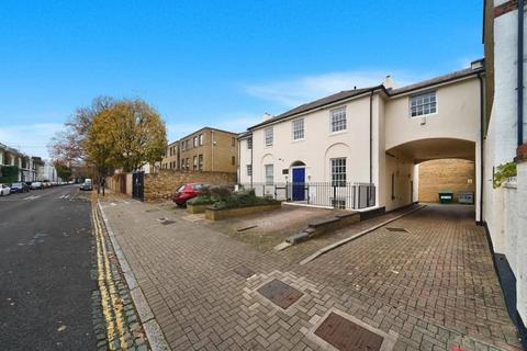 2 Albany Mews, London, N1 1LD
