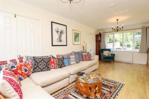 2 Derbyfields, North Warnborough, Hook, RG29 1HH
