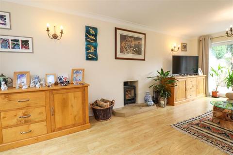 2 Derbyfields, North Warnborough, Hook, RG29 1HH