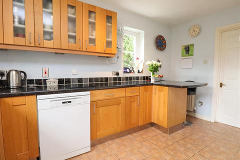 2 Derbyfields, North Warnborough, Hook, RG29 1HH