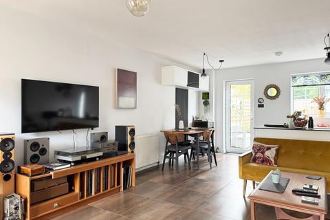 3 bedroom semi-detached house for sale, Hunters Close, Tring HP23