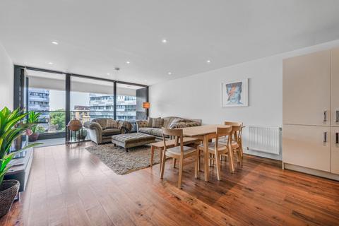 3 bedroom flat to rent, Lambarde Square, London