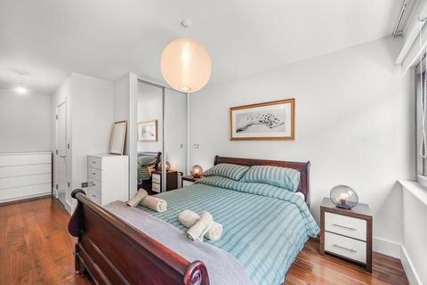 3 bedroom flat to rent, Lambarde Square, London