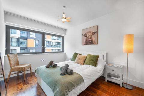 3 bedroom flat to rent, Lambarde Square, London