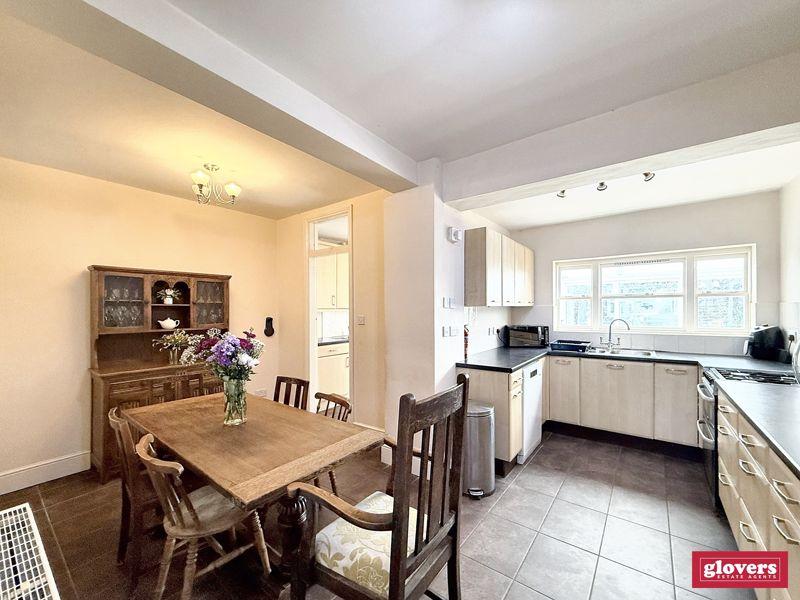 Dining kitchen