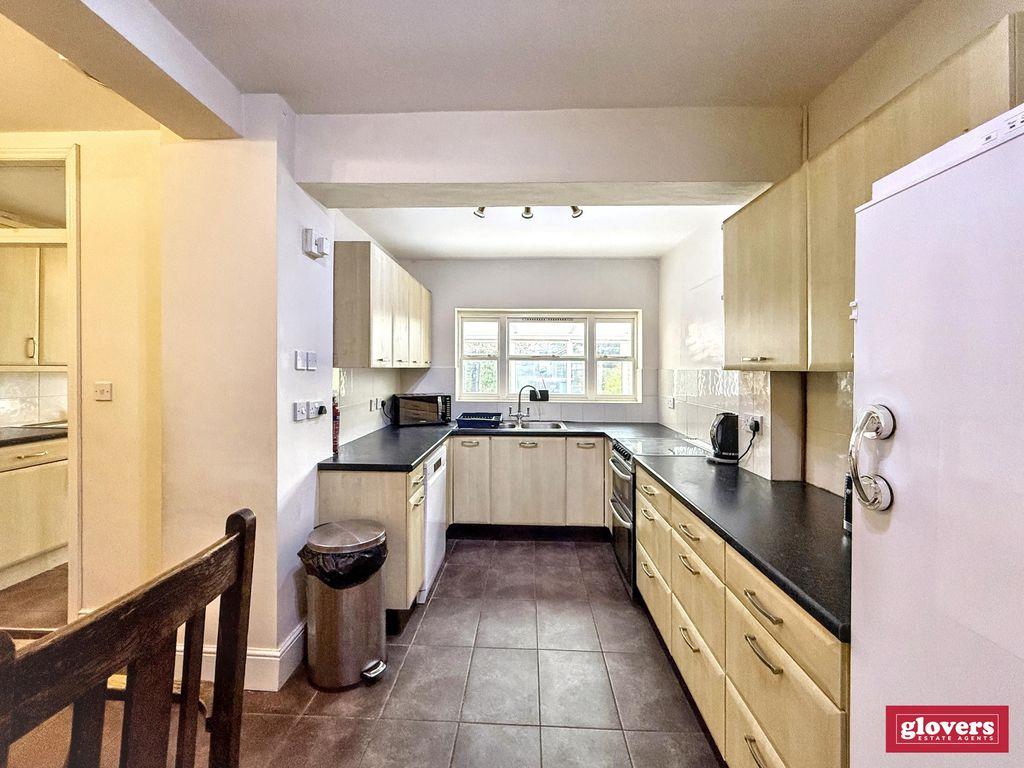 Dining kitchen