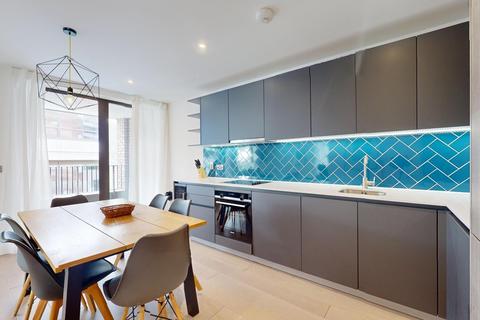 3 bedroom flat to rent, Cremer Street