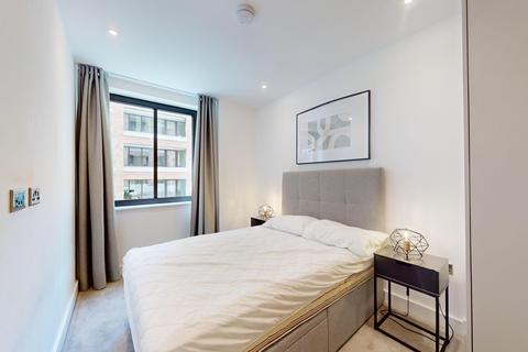 3 bedroom flat to rent, Cremer Street