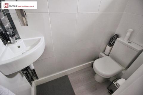 3 bedroom terraced house to rent, Malkit Close, Walsall