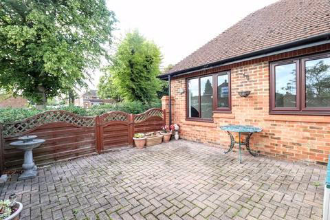 2 bedroom bungalow for sale, Knowles Green, Milton Keynes