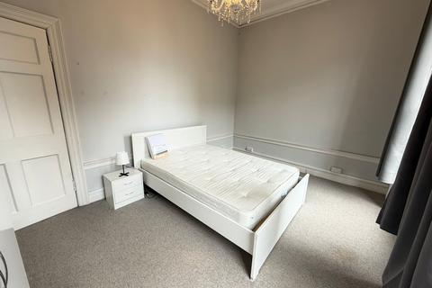3 bedroom flat to rent, Mary's Place, Stockbridge, Edinburgh, EH4 1JH
