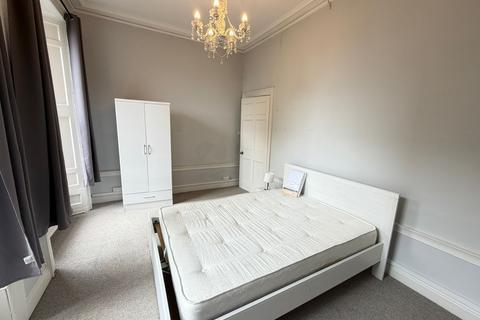 3 bedroom flat to rent, Mary's Place, Stockbridge, Edinburgh, EH4 1JH