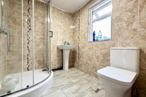 5 bedroom terraced house for sale, Shirley Road, Dallow Road Area, Luton, Bedfordshire, LU1 1NZ