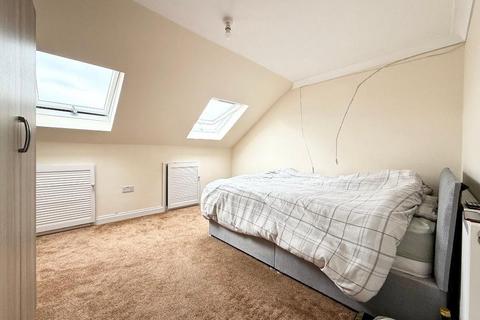5 bedroom terraced house for sale, Shirley Road, Dallow Road Area, Luton, Bedfordshire, LU1 1NZ