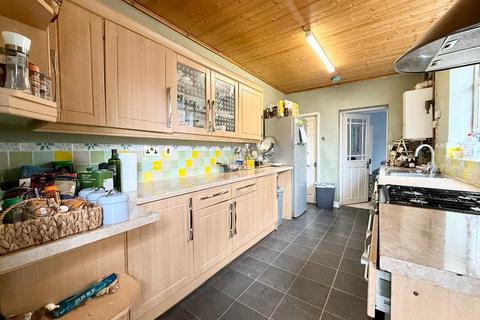 5 bedroom terraced house for sale, Shirley Road, Dallow Road Area, Luton, Bedfordshire, LU1 1NZ