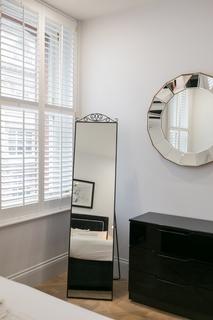 1 bedroom apartment to rent, Shaftesbury Avenue
